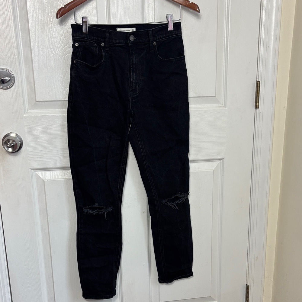 ABERCROMBIE & FITCH The Skinny High Rise Black Distressed Jeans